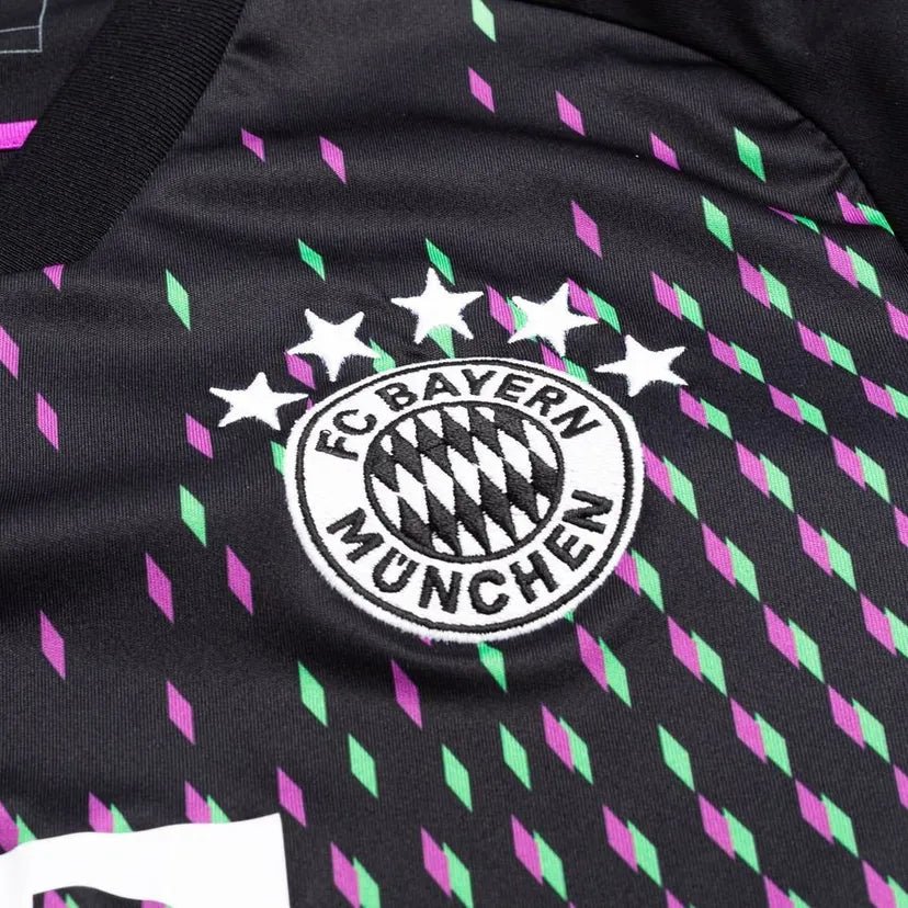 Maillot du Bayern Munich Noir & Violet – Extérieur 2023/2024 - Prestige Maillot